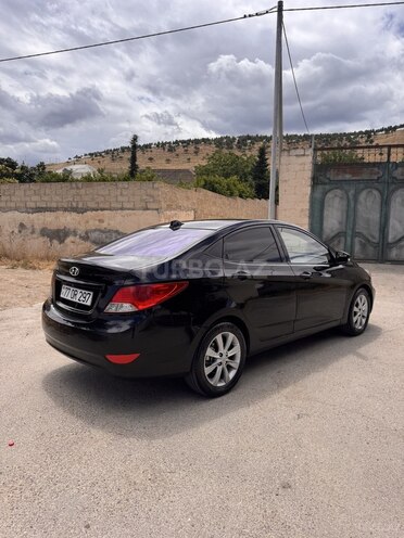 Hyundai Accent-6