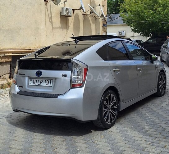 Toyota Prius-5