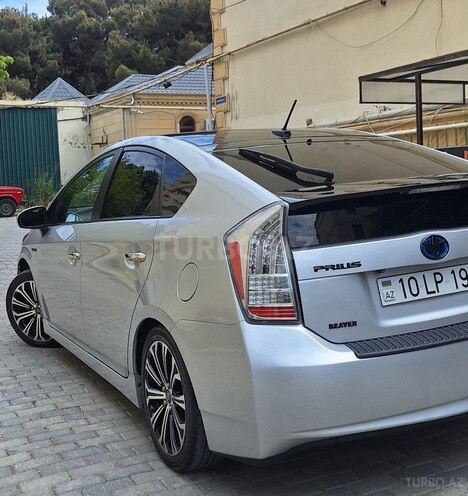 Toyota Prius-12