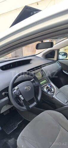Toyota Prius-7