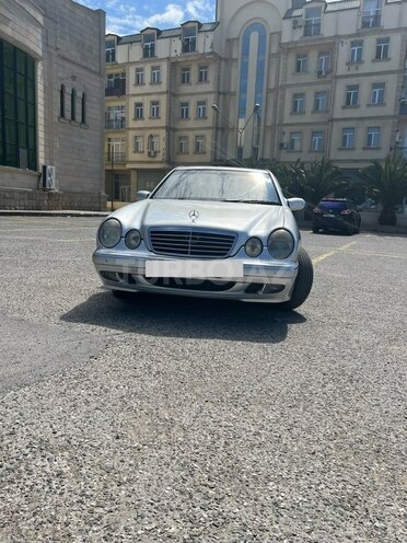 Mercedes E 220-2