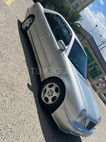 Mercedes E 220-3
