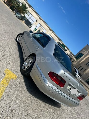 Mercedes E 220-5
