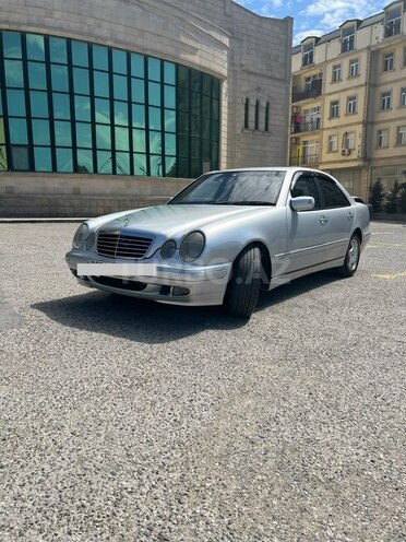 Mercedes E 220-10
