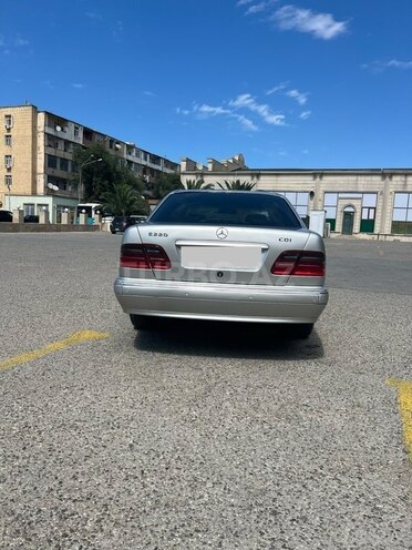 Mercedes E 220-6