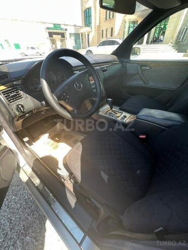 Mercedes E 220-12