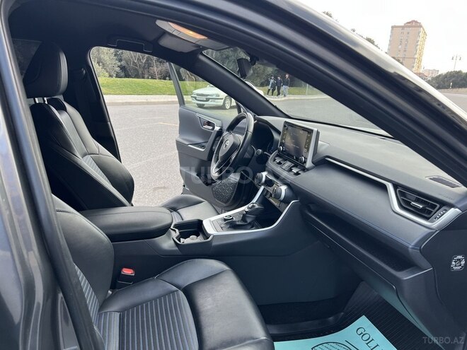 Toyota RAV4-8