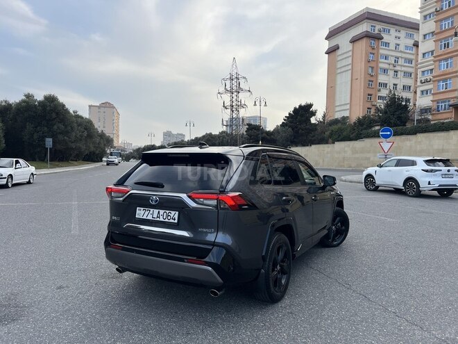 Toyota RAV4-6