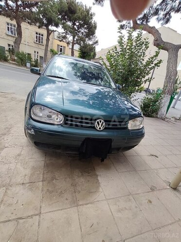 Volkswagen Golf-1