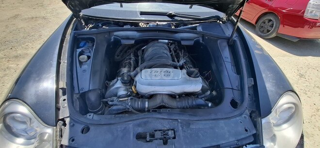 Porsche Cayenne Turbo-6