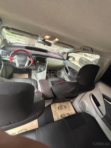 Toyota Prius-13