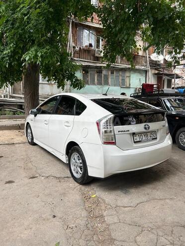 Toyota Prius-6