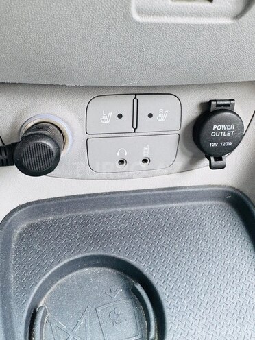 Hyundai Accent-12