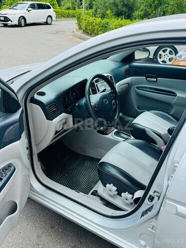Hyundai Accent-8