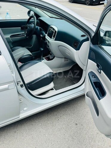 Hyundai Accent-10