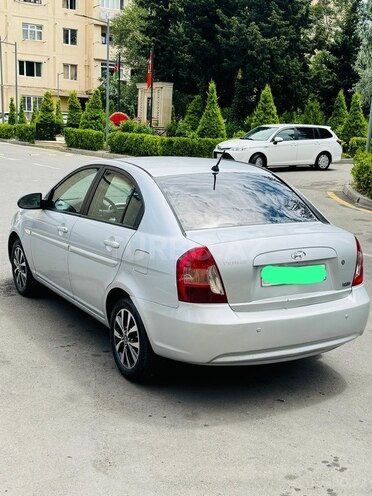 Hyundai Accent-7