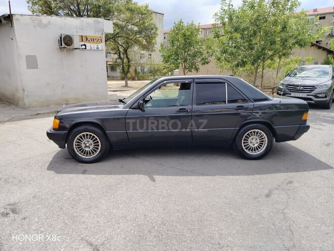 Mercedes 190-4