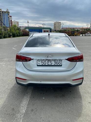 Hyundai Accent-4