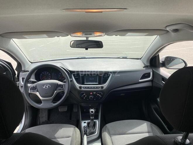 Hyundai Accent-6