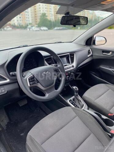 Hyundai Accent-10