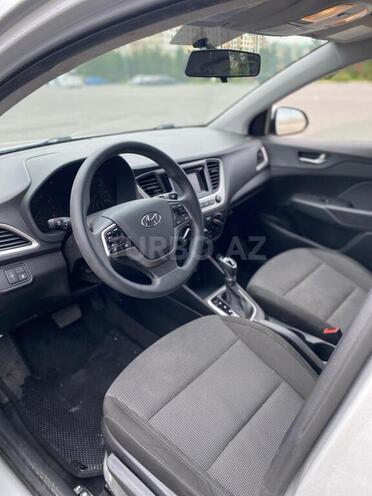 Hyundai Accent-7