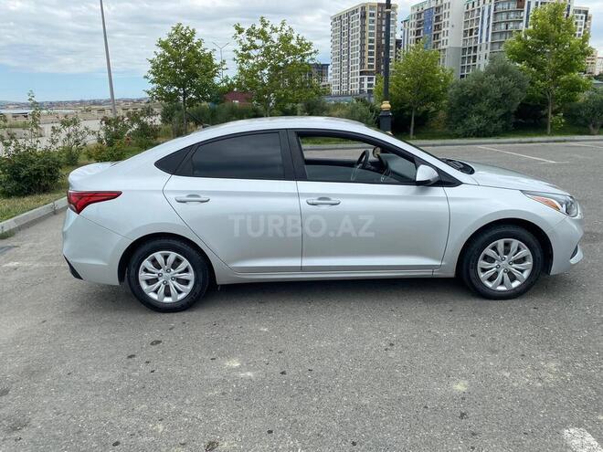 Hyundai Accent-2