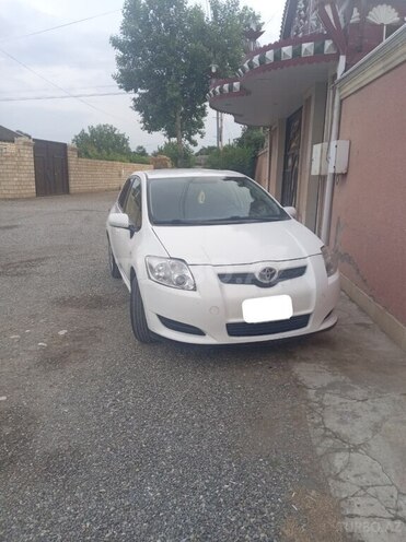 Toyota Auris-1