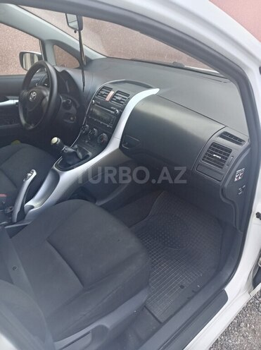 Toyota Auris-10