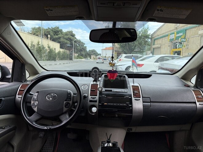 Toyota Prius-5