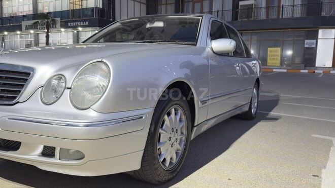 Mercedes E 270-4
