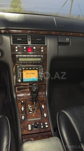 Mercedes E 270-7