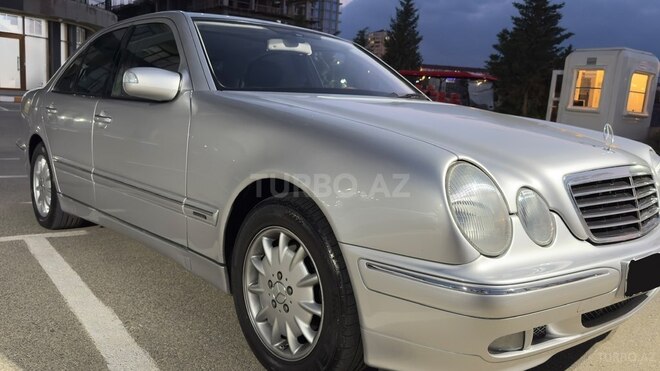 Mercedes E 270-3