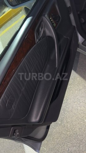 Mercedes E 270-5