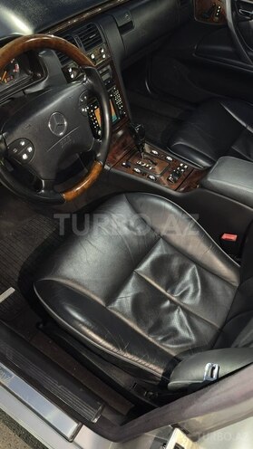 Mercedes E 270-8