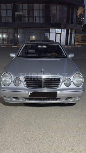 Mercedes E 270-1