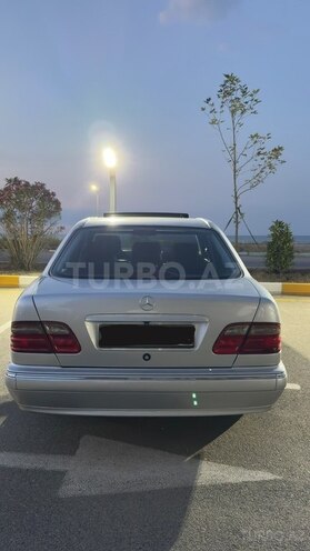 Mercedes E 270-2