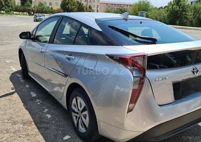 Toyota Prius-5