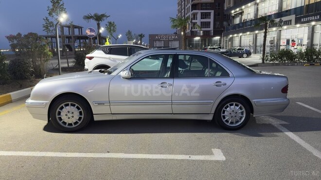Mercedes E 270-17