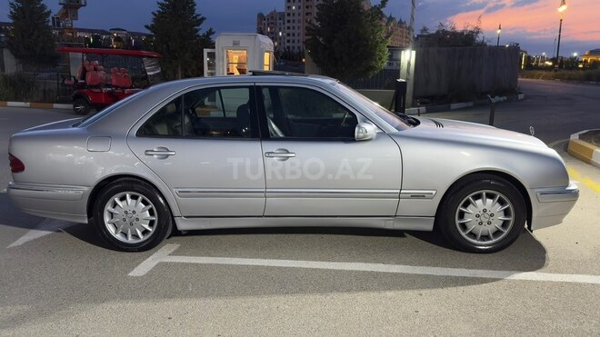 Mercedes E 270-16