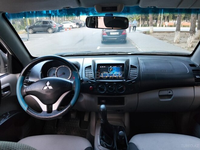 Mitsubishi L200-2