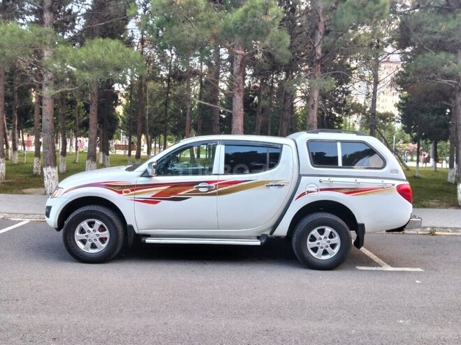 Mitsubishi L200-4
