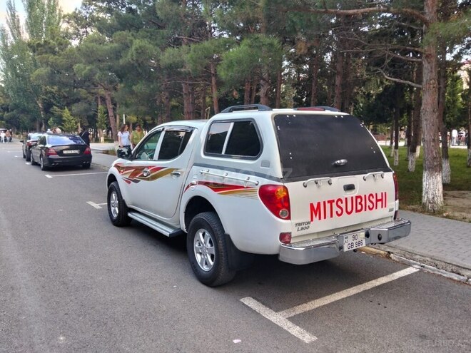 Mitsubishi L200-3