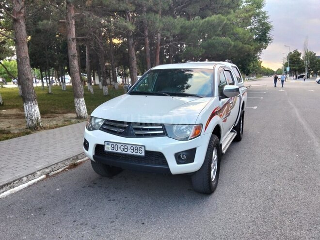 Mitsubishi L200-1