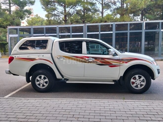 Mitsubishi L200-7