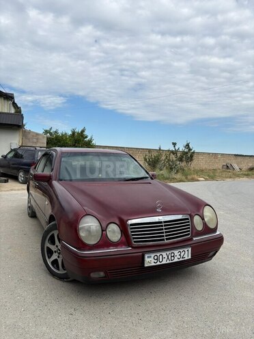 Mercedes E 240-1