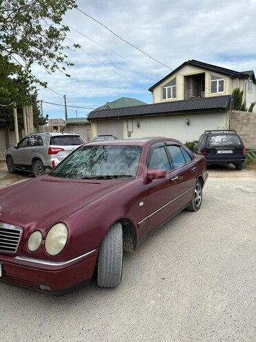Mercedes E 240-2