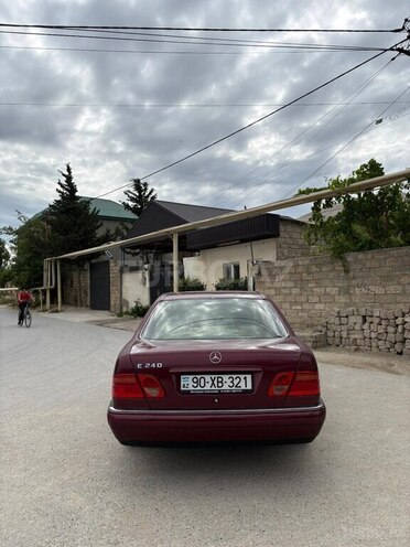 Mercedes E 240-3