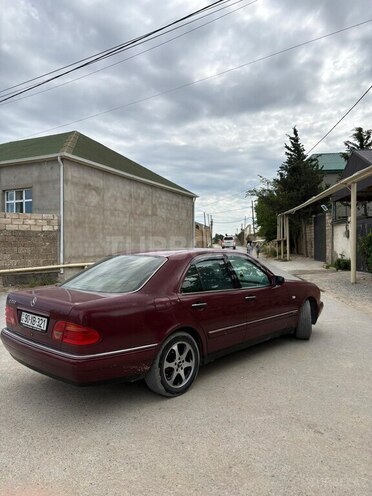 Mercedes E 240-6