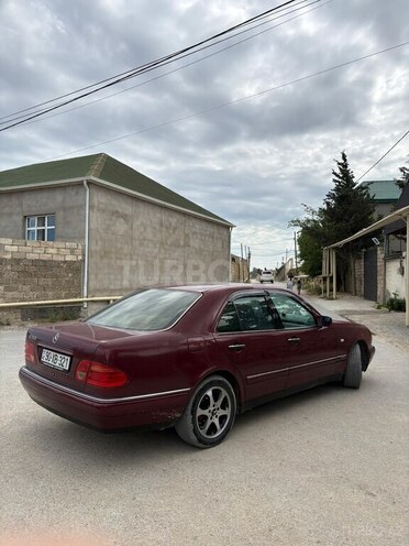 Mercedes E 240-7
