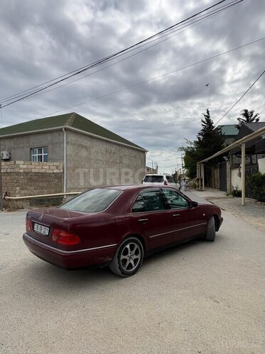 Mercedes E 240-5